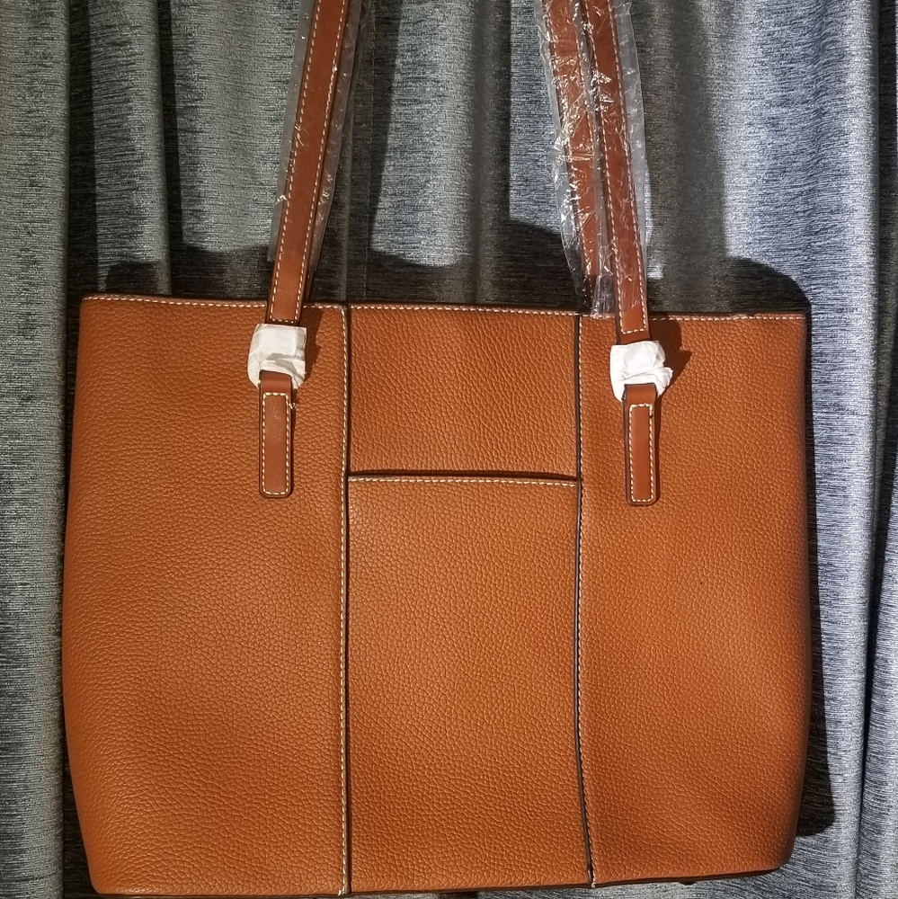 Beautiful Camel colored faux leather Korvara purse